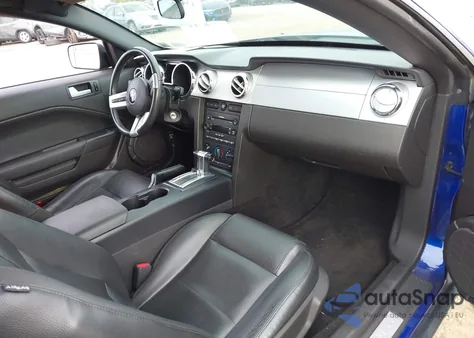 2005 Ford Mustang V6 Deluxe/V6 Premium z USA, uszkodzony, nr VIN 1ZVHT80N755236592